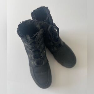Vepose New York Women’s Snowboots Fur Lined With Easy Zip Size 6